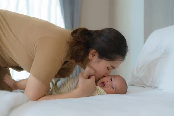 Asian Mother Playing Her Newborn Baby Bedroom Home Promote Family — Stock Photo, Image