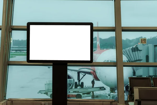 Panneau Affichage Vide Aéroport Accompagné Sièges Dispose Une Toile Fond — Photo