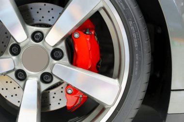 Spor arabanızı, son model yarış kalibreleri ve frenleri olan Velocity Fusion Alloy Wheels ile emsalsiz bir performansa yükseltin. Mükemmellik isteyen hız meraklıları için yapılmış bu yüksek performanslı tekerlekler kusursuz bir şekilde harmanlanmış.