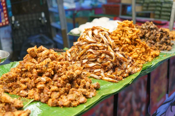 Eine Verlockende Präsentation Thailändischen Street Food Mit Angehäuften Hügeln Von Stockfoto