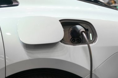 İstasyonumuzda elektrikli araçlar şarj olurken çevre dostu devrim birinci elden gerçekleşiyor. Sürdürülebilirliğe olan bağlılığımızla, şarj edilen altyapımız yeşil hareketliliği destekler.