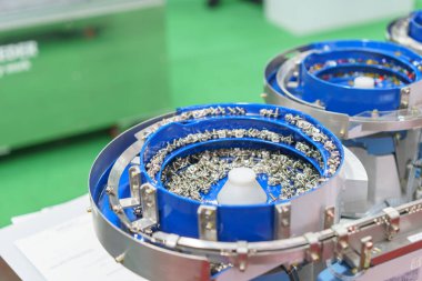 Sanayi vida sıralama makinesi, üretim ve montaj hatlarında kullanılan çok önemli bir aygıt