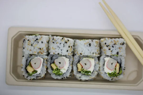 Sushi Tálca Fehér Háttér — Stock Fotó