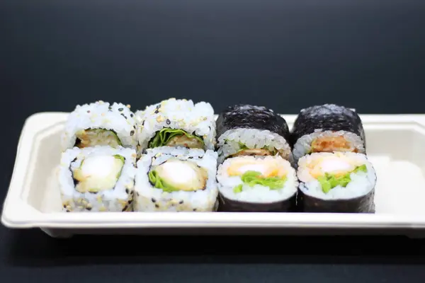 Sushi Dienblad Zwarte Achtergrond — Stockfoto