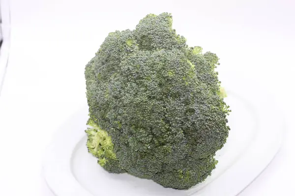 Broccoli Verde Fundal Alb — Fotografie, imagine de stoc