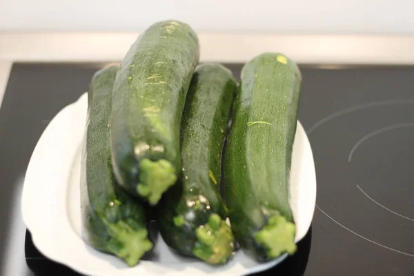 Green Courgettes White Tray — Stock Photo, Image
