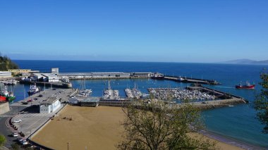 Liman ve sahil manzarası Getaria, Gipuzkoa, Bask Bölgesi İspanya