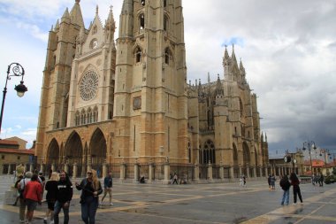 Leon, İspanya, 22 Haziran 2022: 2022 yazının başlarında Leon şehrinin manzarası