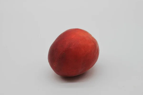 Rote Aprikose Isoliert Auf Weißem Hintergrund — Stockfoto