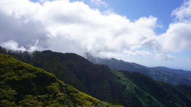 Portekiz 'in Madeira adasının kuzeyindeki manzaralar