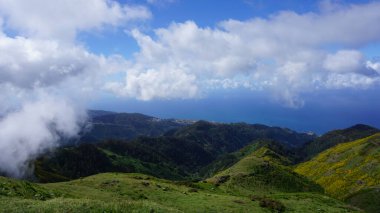 Portekiz 'in Madeira adasının kuzeyindeki manzaralar