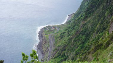 Portekiz 'in Madeira adasının kuzeyindeki manzaralar