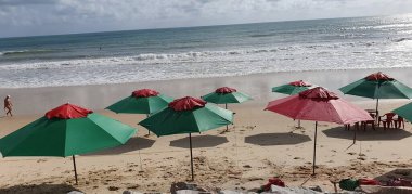 Punta Negra Sahili, Natal, Rio Grande do Norte, Brezilya, Mayıs 05, 2023: Morro de Careca ile ünlü Natal Negra Sahili 'nin gün doğumu manzarası,