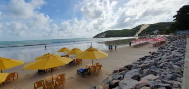 Punta Negra Sahili, Natal, Rio Grande do Norte, Brezilya, Mayıs 05, 2023: Morro de Careca ile ünlü Natal Negra Sahili 'nin gün doğumu manzarası,