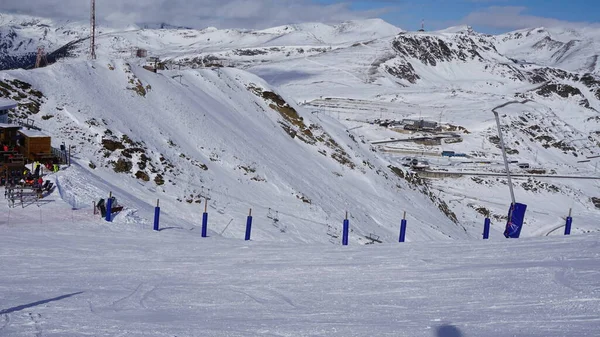 2022年12月7日 安道尔 格拉纳维拉 季初在比利牛斯度假胜地的滑雪场景 — 图库照片
