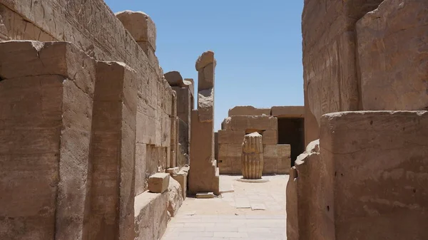 エジプトのルクソール2022年7月12日エジプトのルクソール神殿の考古学的修復 — ストック写真