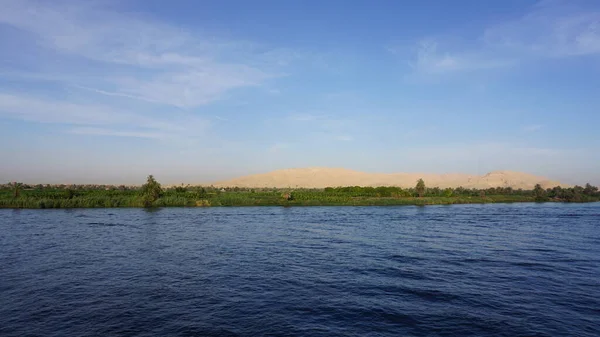 Luxor Egipto Julio 2022 Paisaje Las Orillas Del Nilo Cerca — Foto de Stock