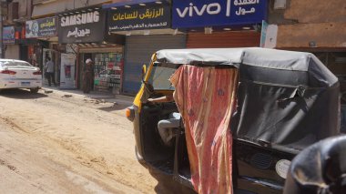 Edfu, Mısır, 13 Temmuz 2022: Bir yaz sabahı Edfu şehrinden sahneler