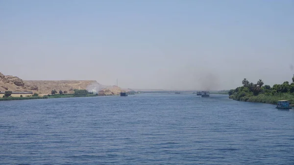 2022年7月13日 埃及尼罗河 下午早些时候在埃及Edfu和Kom Ombo之间的尼罗河景观 — 图库照片