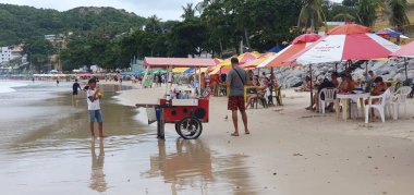 Punta Negra Plajı, Natal, Rio Grande do Norte, Brezilya, Mart, 03, 2023: Morro do Careca ile ünlü Punta Negra Sahili bulutlu bir yaz günü, Rio Grande do Norte, Brezilya