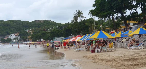 Punta Negra Plajı, Natal, Rio Grande do Norte, Brezilya, Mart, 03, 2023: Morro do Careca ile ünlü Punta Negra Sahili bulutlu bir yaz günü, Rio Grande do Norte, Brezilya