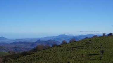 Monte Ernio, Gipuzkoa, İspanya, 3 Ocak 2023: Ernio, Gipuzkoa, İspanya 'da kırsal manzara
