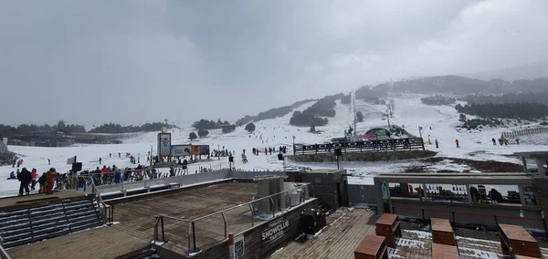 2023年4月2日 安道尔 索尔德乌 滑雪季节结束的阴天 格兰瓦利拉度假胜地的滑雪景观 — 图库照片