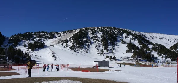 Soldeu Grandvalira Andora Kwiecień 2023 Zdjęcia Śniegu Jazdy Nartach Słoneczny — Zdjęcie stockowe