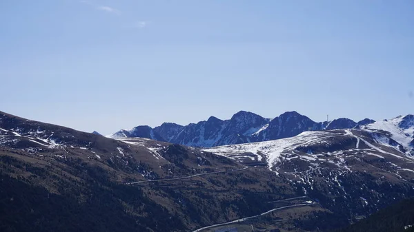 Snö Och Skidåkning Pyrenéerna Andorra Solig Vårdag — Stockfoto