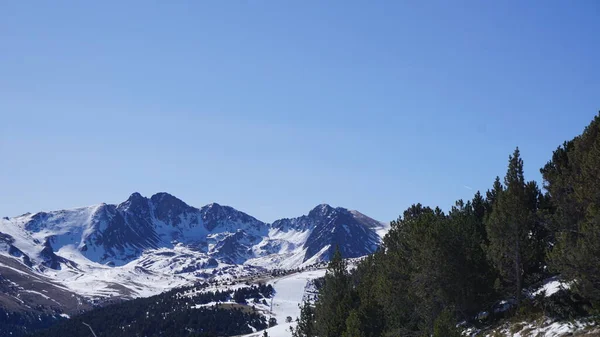 Nieve Esquí Paisaje Montaña Los Pirineos Andorra Soleado Día Primavera — Foto de Stock