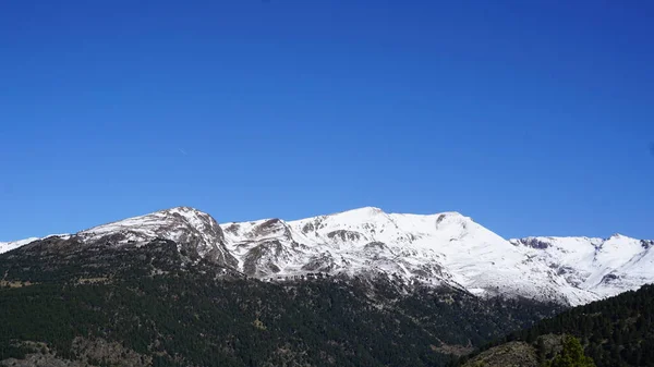 Śnieg Górski Krajobraz Pirenejów Andorze Słoneczny Wiosenny Dzień — Zdjęcie stockowe