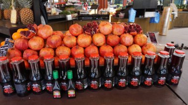 Estonya 'da Tallinn meyve ve sebze pazarı