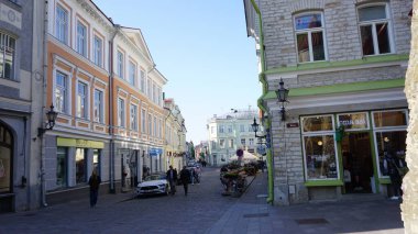 Tallinn, Estonya, Avrupa, Mayıs 19, 2023: Estonya 'nın Tallinn kentinin bir bahar öğleden sonrası görüntüsü.