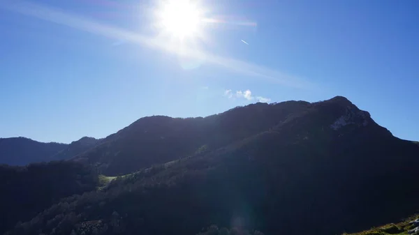 冬のバスク地方ギプスコアのエルニオ山の田園風景 — ストック写真