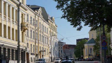 Tallinn, Estonya, Avrupa, 19 Haziran 2023: Estonya 'nın Tallinn kentinin bir Cuma öğleden sonrası görüntüsü