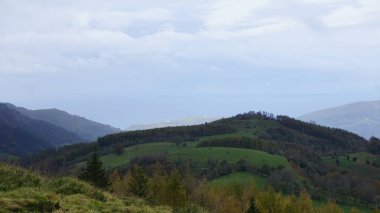 Bir kış günü Bask Bölgesi 'nde Ernio Dağı' nda kırsal alan