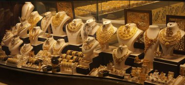 Dubai, Birleşik Arap Emirlikleri, 20 Ekim 2021: Pazar 'daki Dubai Altın Pazarı' ndaki altın ve kuyumcular