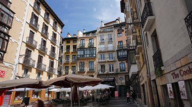 Pamplona, Navarra, İspanya, 19 Haziran 2023: San Fermin 'den birkaç gün önce Pamplona' nın tipik manzarası