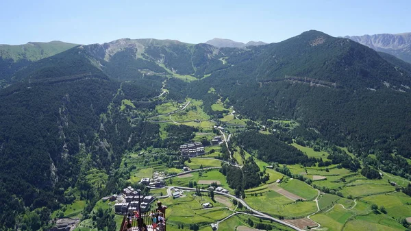 Andorra, Canillo 'daki Roc del Quer bakış açısına dağ gezisi