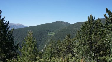 Canillo, Andorra 'daki Mirador del Roc del Quer' den dağ manzarası