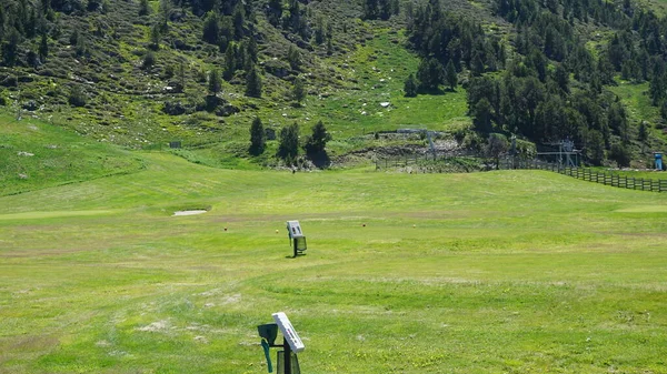 2023年6月25日 安道尔Soldeu 安道尔Soldeu高尔夫球场的景观 — 图库照片