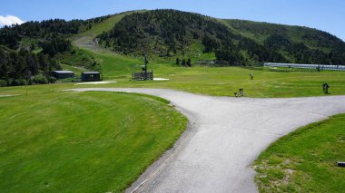 Andorra 'daki Soldeu golf sahasının manzarası