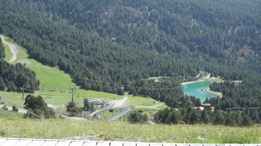 Andorra Dağları Canillo 'da güneşli bir yaz öğleden sonrası manzarası