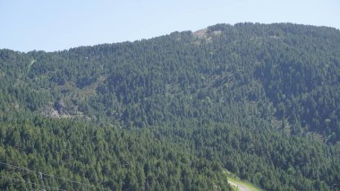 Andorra Dağları Canillo 'da güneşli bir yaz öğleden sonrası manzarası