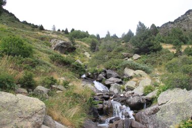 Andorra 'daki Incles vadisinde kırsal ve dağ manzarası