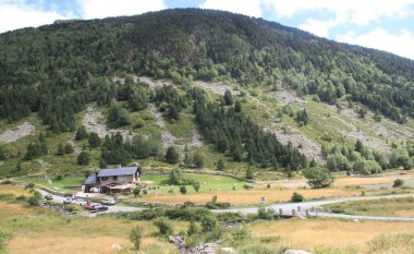 Andorra 'daki Incles vadisinde kırsal ve dağ manzarası