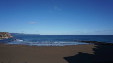 Bask ülkesinde Zumaia ve Deba arasındaki GR121 rotasındaki kırsal ve dağ manzarası