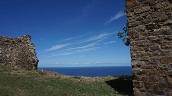 バスク地方のズミアとデバの間のGr121ルート上の農村と山の風景 — ストック写真