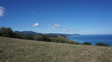 Bask Ülkesi 'nde Zumaia' dan Deba 'ya giden GR121 rotasında kırsal alan ve doğa