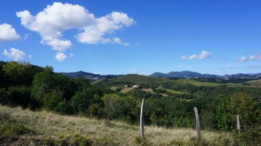 Bask Ülkesi 'nde Zumaia' dan Deba 'ya giden GR121 rotasında kırsal alan ve doğa